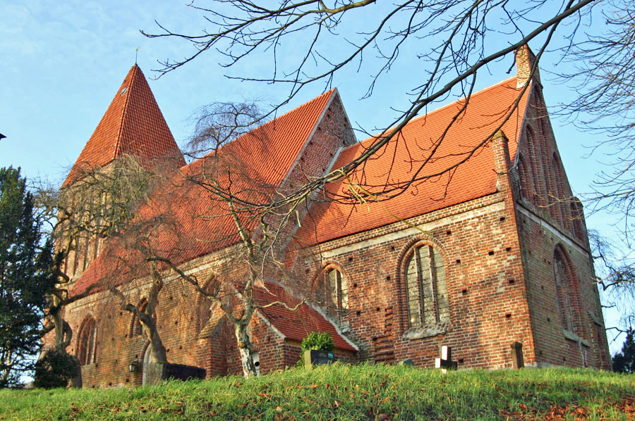 Ev. Kirche Lancken-Granitz im Jahr 2005