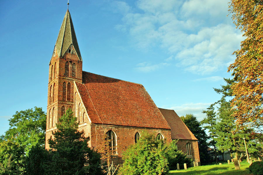 St. Johannes Kirche Zirkow im Jahr 2005