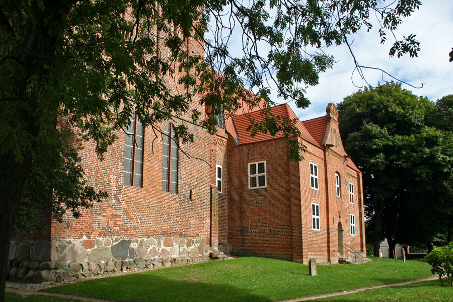 St. Michaelkirche Sagard im Jahr 2005