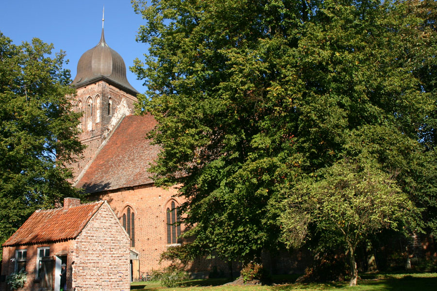 St. Jacobi Kirche Gingst im Jahr 2005