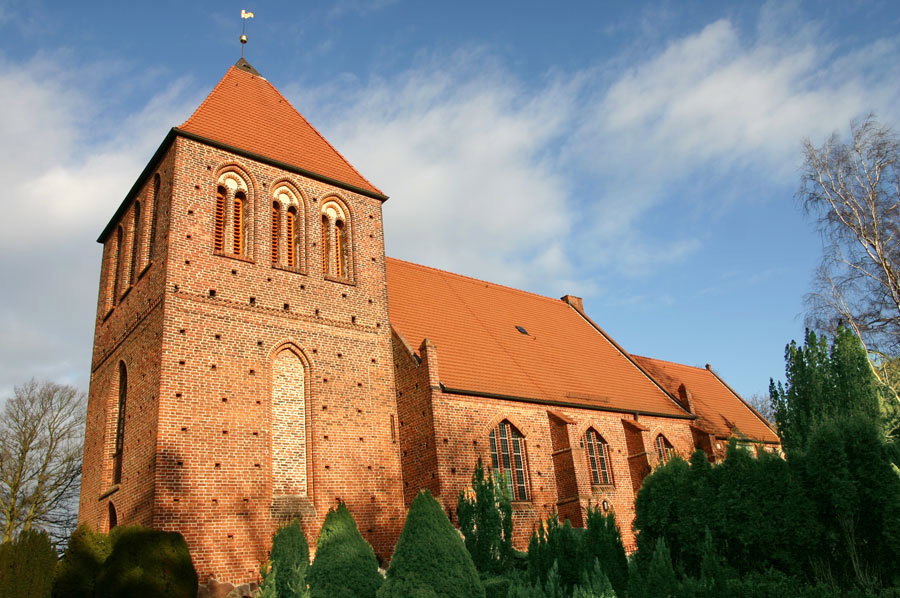 St. Petrikirche Garz im Jahr 2005