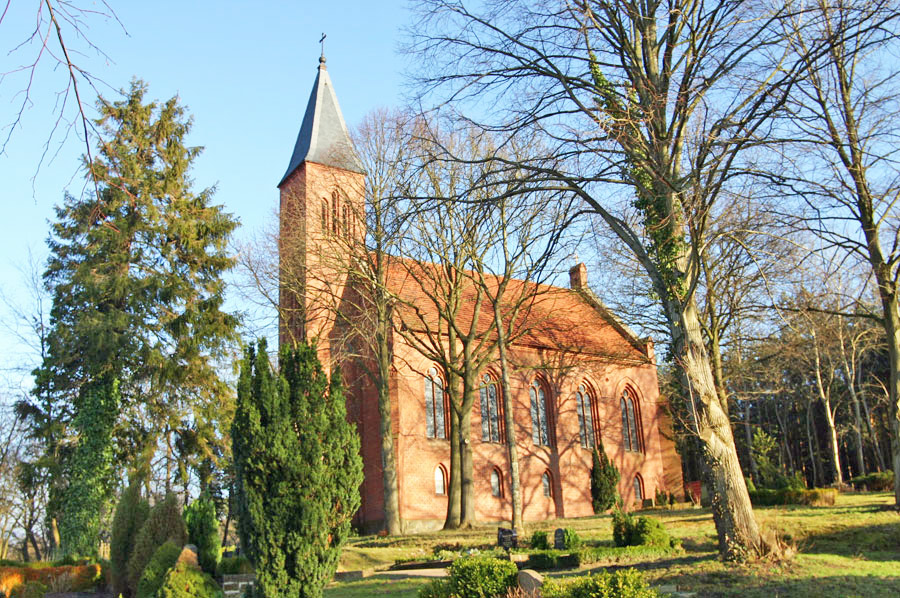 Dankeskirche Sehlen im Jahr 2005