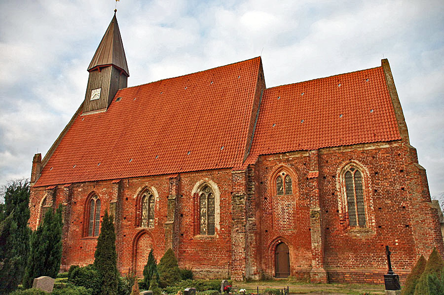 St. Johanneskirche Rambin im Jahr 2005